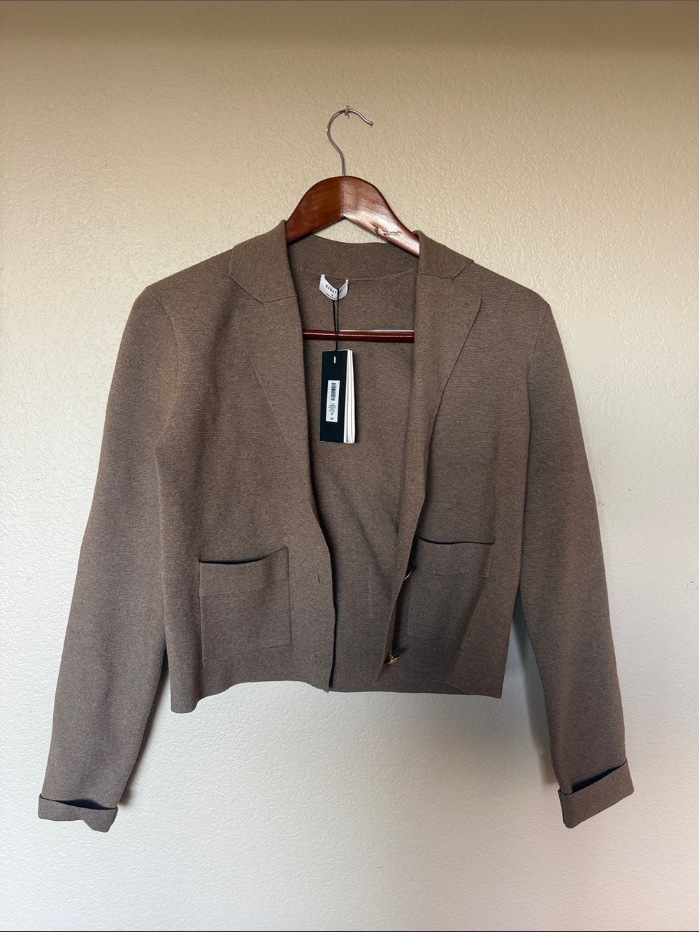 Aritzia NWT Babaton Cropped Taupe Blazer Jacket